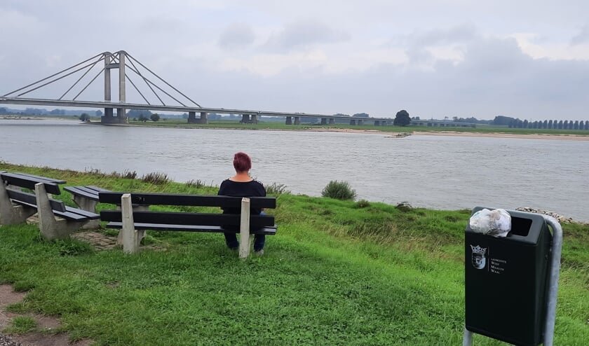 <p>Bankje met uitzicht op de PWA-brug.</p>