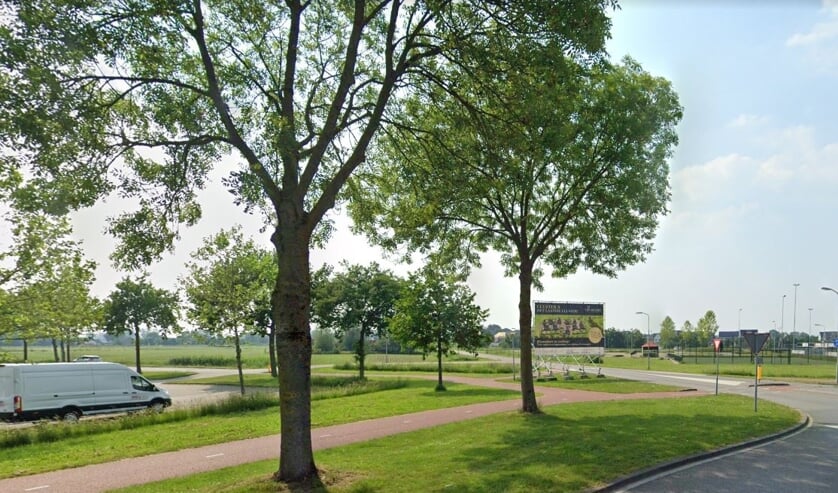 Zicht op de Ooigraaf, met rechts Beuningse Boys en links MHCB.