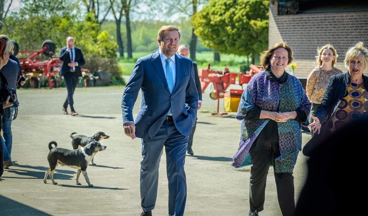 Koning Willem-Alexander met burgemeester Daphne Bergman