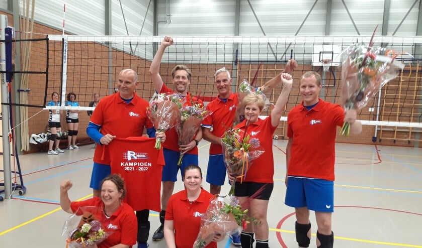 Op de foto: Wim, Sjaak, Michel, Yolande, Willeke en invallers Karin en Erik (Jolanda ontbreekt)