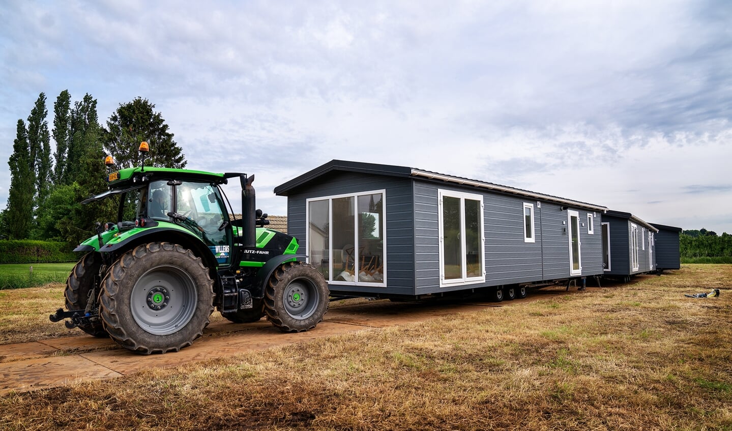 Aankomst chalets op Asdonck-terrein Beuningen.