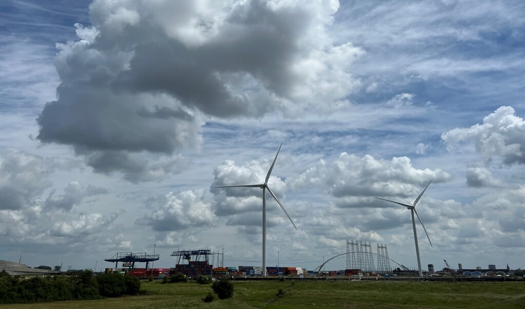 Zicht op de windmolens in Nijmegen
