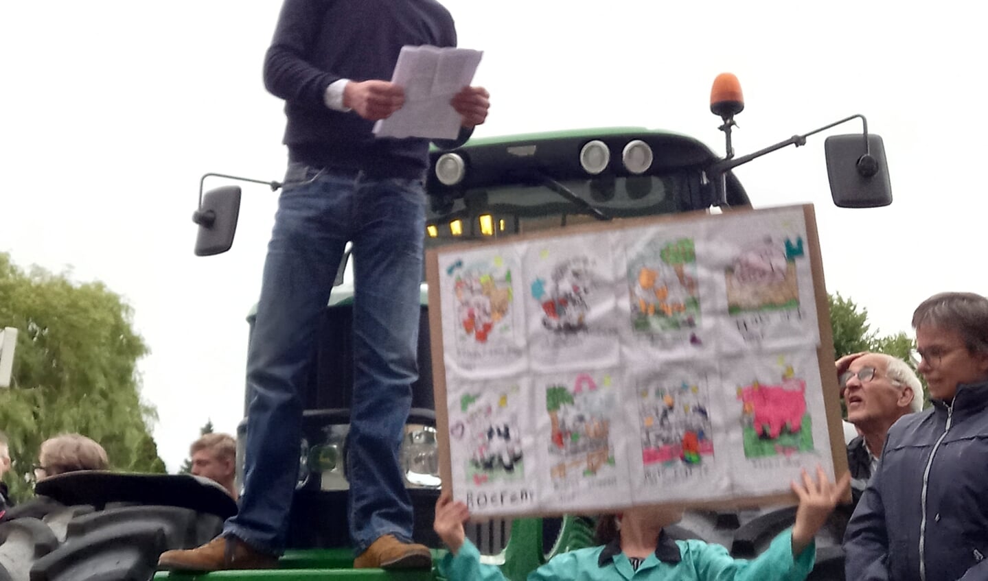 Het boerenprotest in Druten. Jan van Lent, voorzitter ZLTO, spreekt de aanwezigen toe.