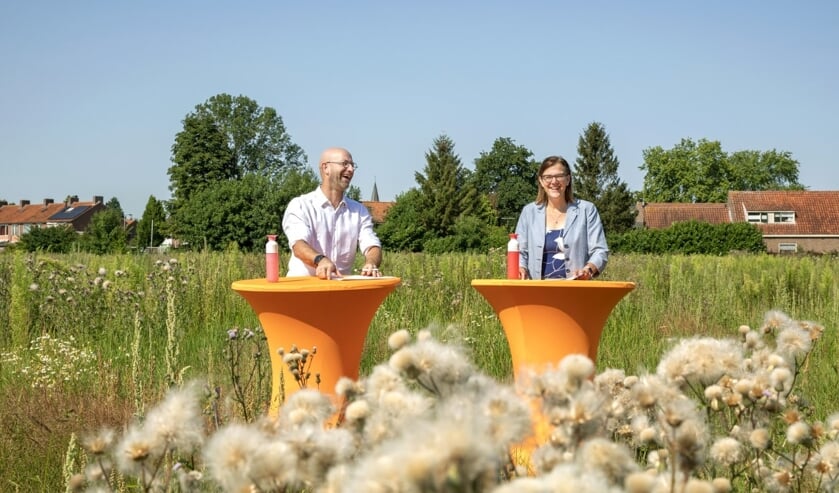 <p>Woonwaarts en KlokGroep tekenden een overeenkomst voor de realisatie van veertien sociale huurwoningen in de nieuwe wijk Hemelrijk.</p>