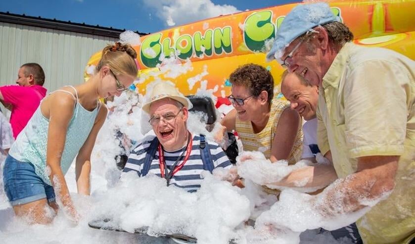 <p>Niets is te dol bij de feesten op de Wielewaal.</p>
