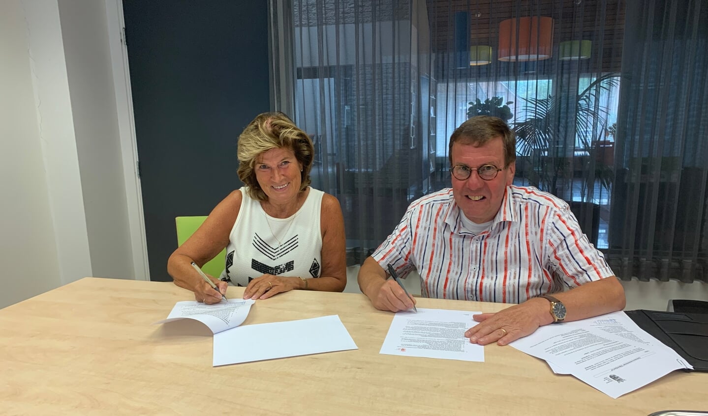 Wethouder Ans Mol en Freek van Wamel van Dijkensport.nl.