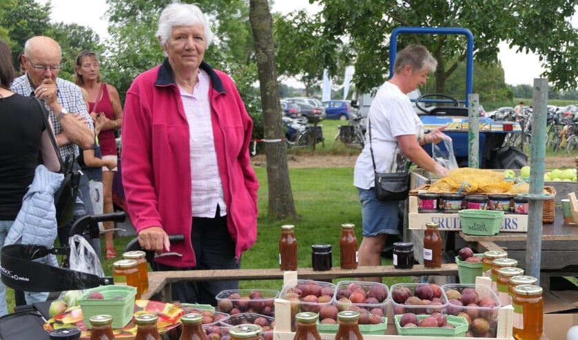 <p>Boerenmarkt in Horssen.</p>