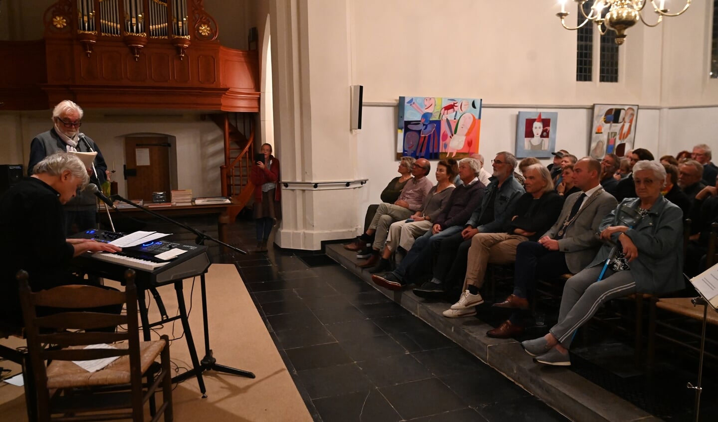 Opening eerste weekend KunstBakens in de protestantse kerk in Wamel