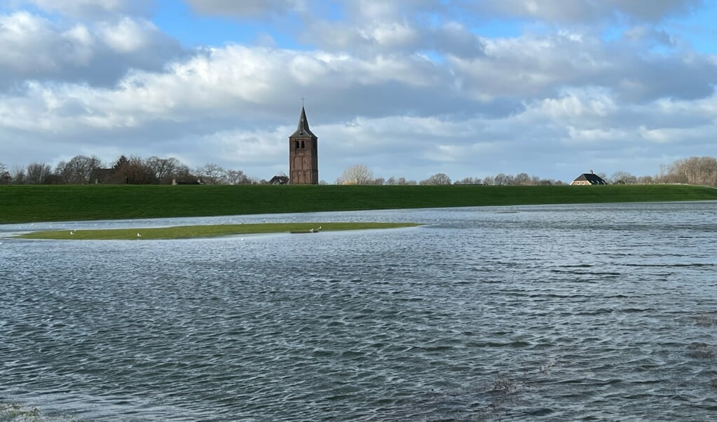Hoogwater. 'Ode aan onze beschermende Maas en Waalse dijken'