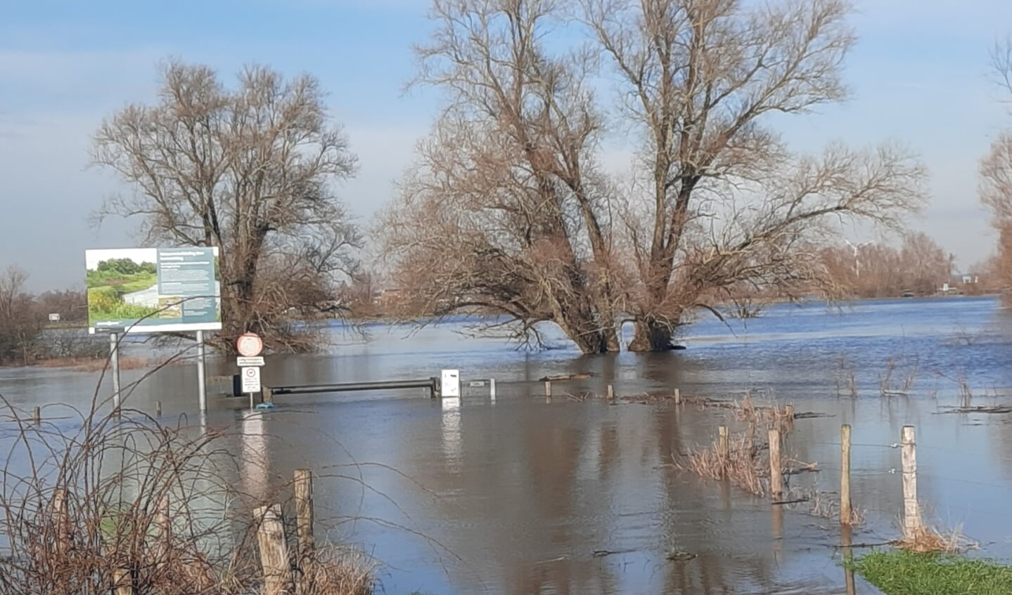Hoogwater in Boven-Leeuwen
