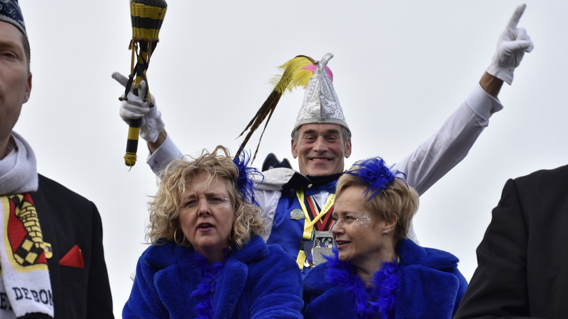 Prins Geert en de hofdames van CV De Bommelaers