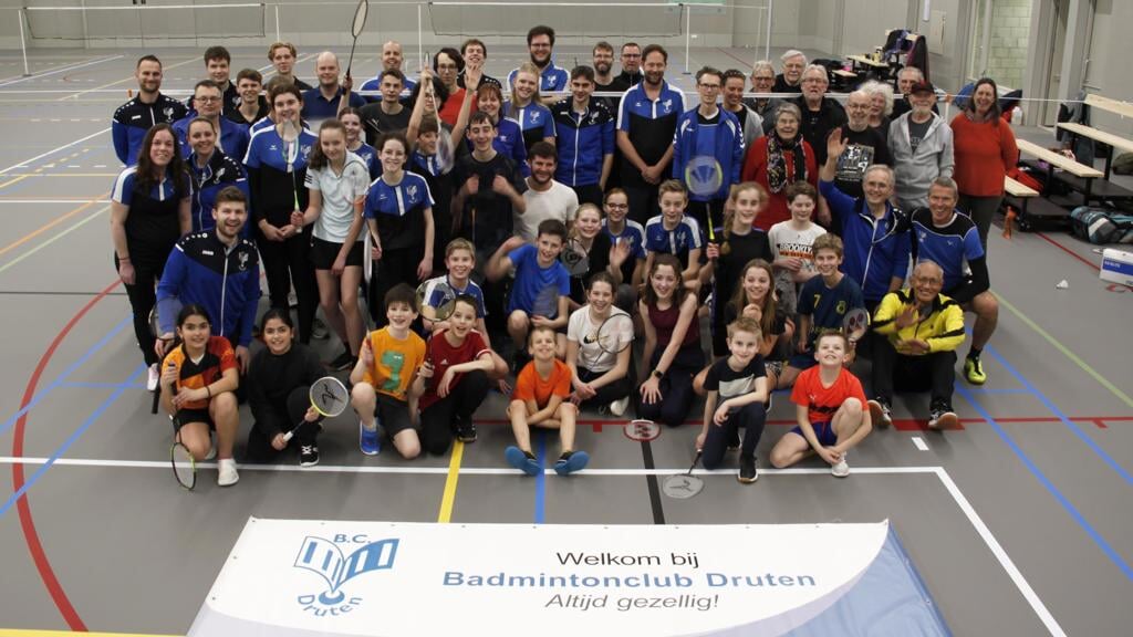 Eerste training Badmintonclub Druten in de nieuwe sporthal.