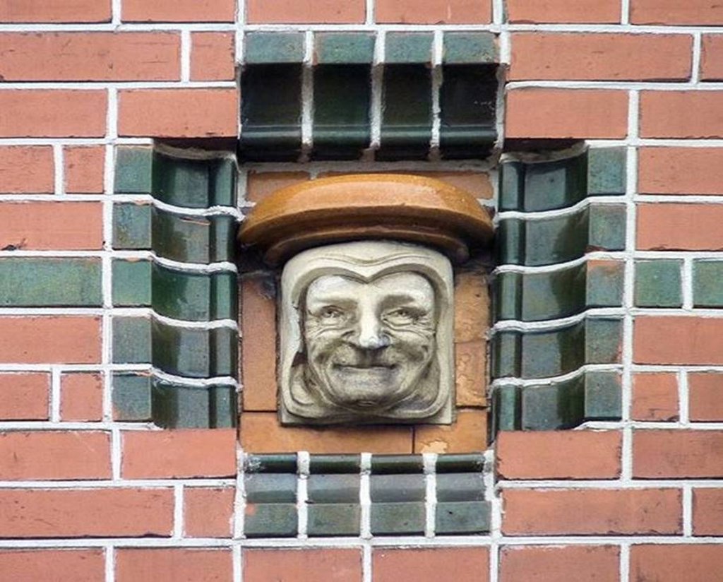 Een decoratie uit de fabriek van Dericks en Geldens in een woning aan de Drutense Kattenburg. 