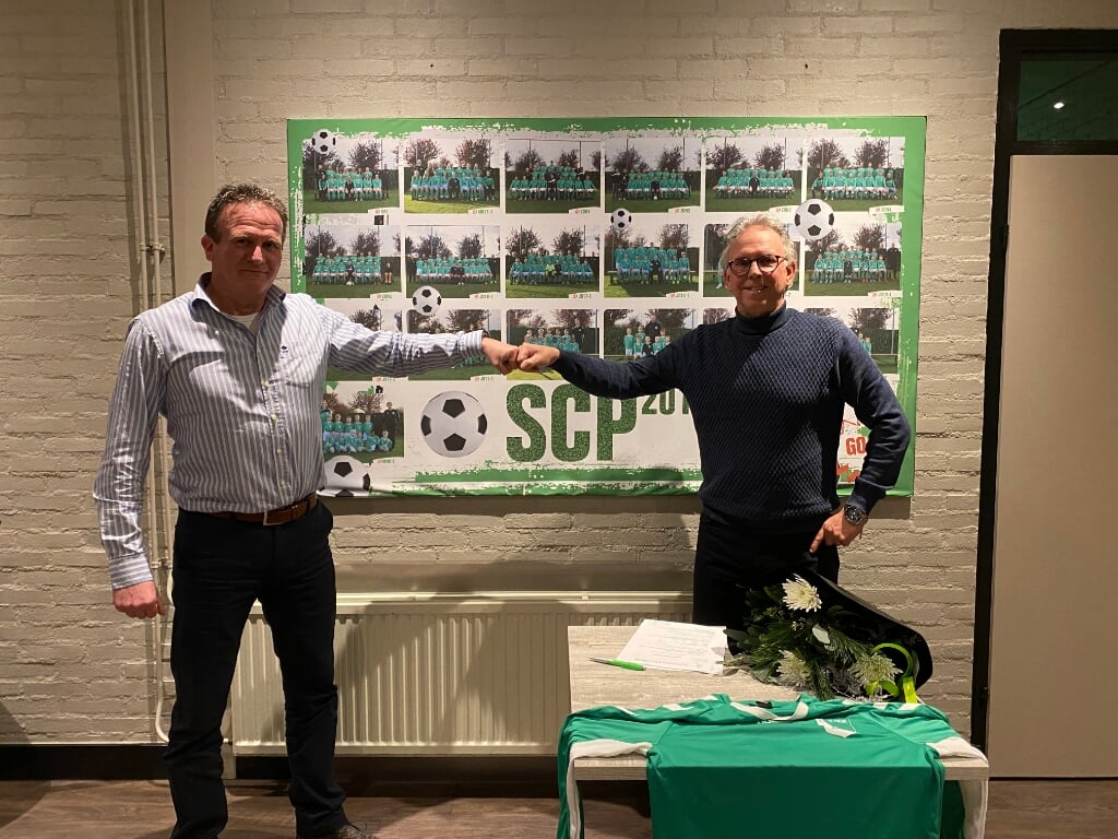 Roger Heijnen (penningmeester SCP) en Wout van Blijderveen (trainer SCP 1) 