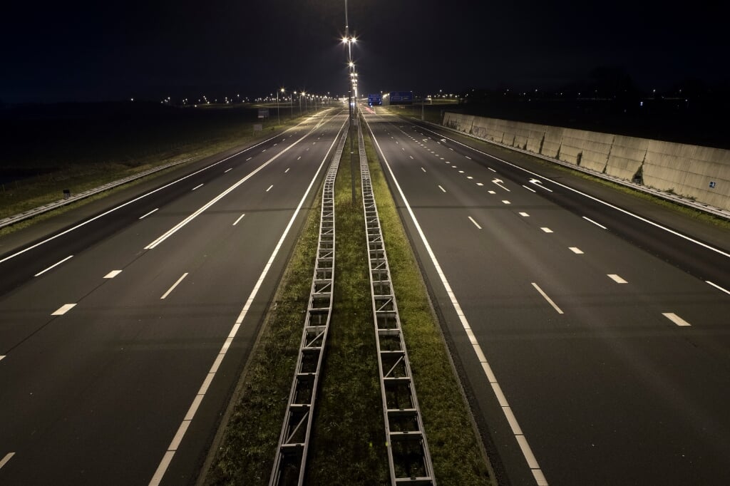Snelweg A73 bij Ewijk tijdens de avondklok. 