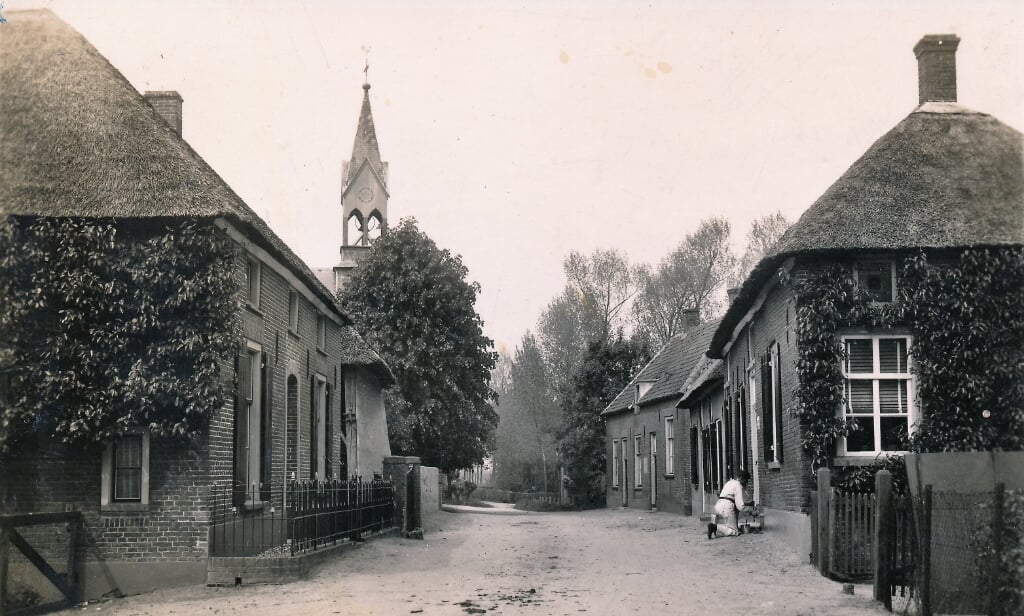 De Dorpsstraat/Kerkstraat in Altforst plm. 1944