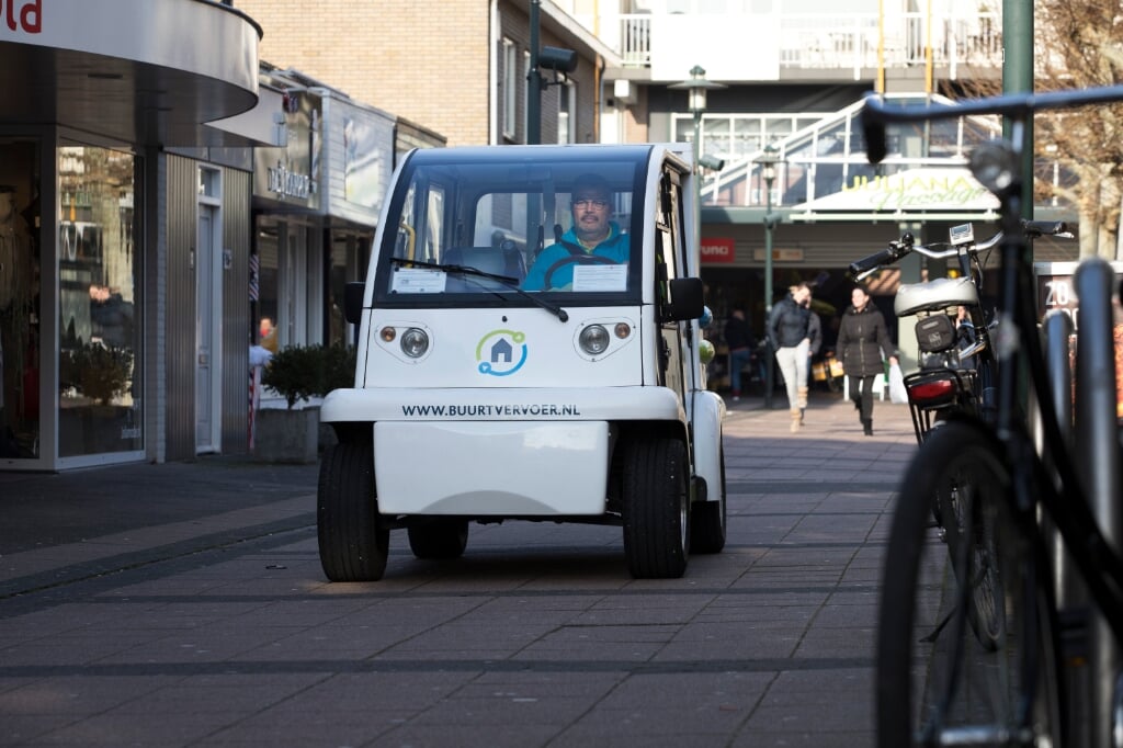De herkenbare auto van Buurt Vervoer Beuningen.
