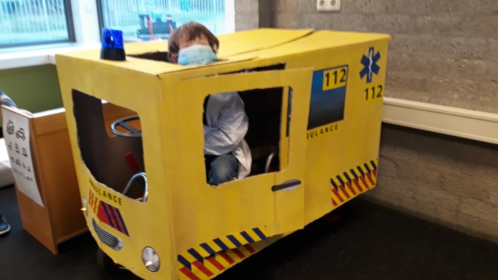 Een dokter in de ambulance