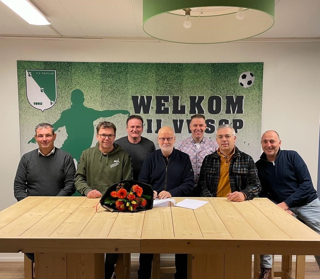 Van links naar rechts: Bert van Mourik, Stefan Smits, Roger Heijnen, Jos van Dinteren, Roy van Aanholt, Iwan van Oijen, Ardy Quanjer.