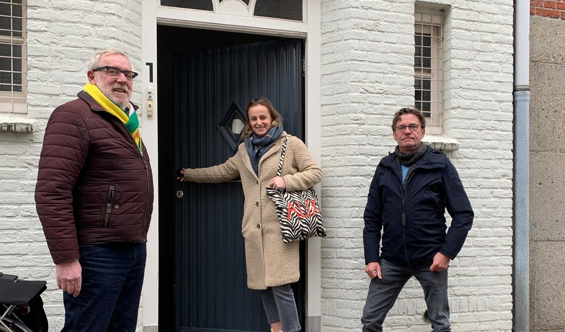 Centrummanager Harrie Van Herpen, Donna van den Bosch (VOLOP) en pandeigenaar Roland van Rozendaal.  