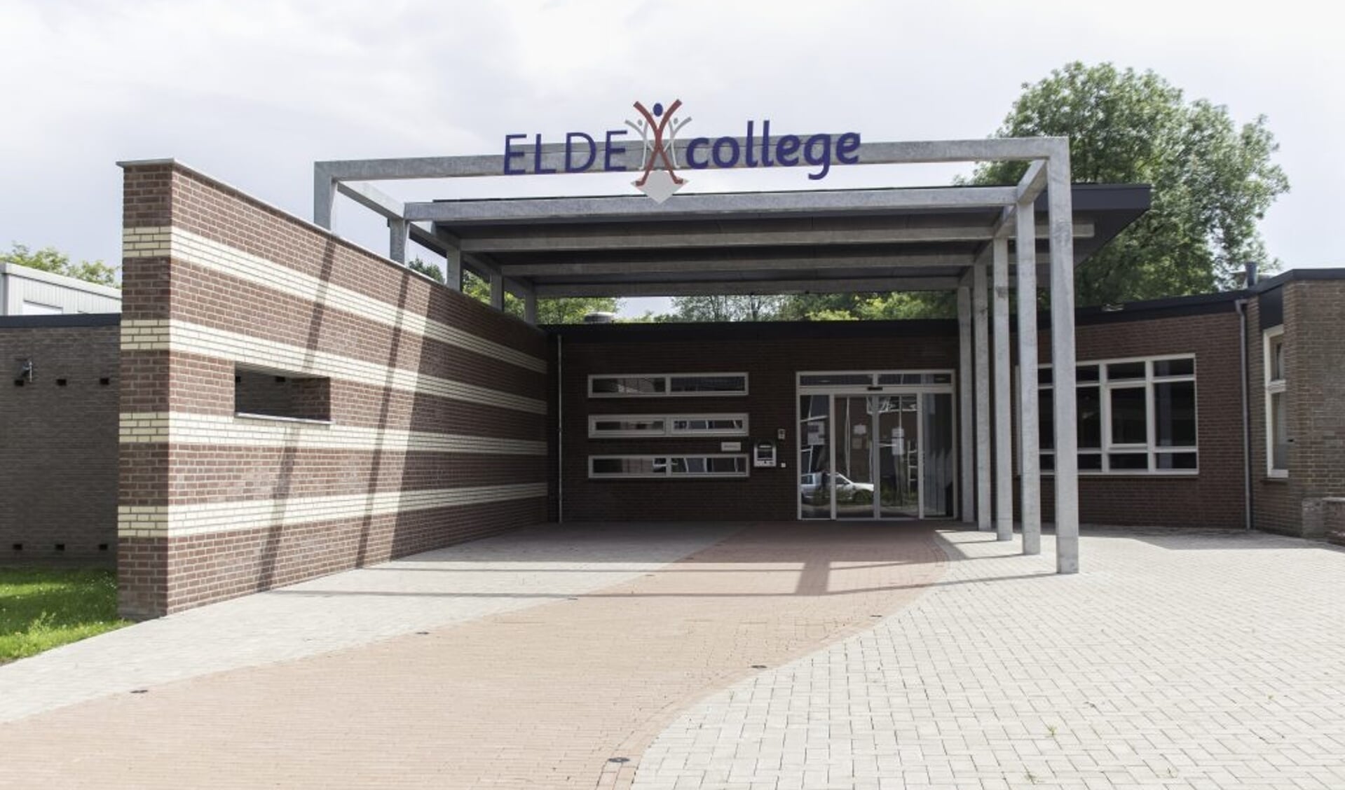 De entree van het Elde College.