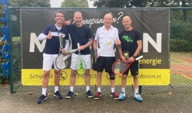 Foto vlnr: DH5 Koen Korsten, Rob van Acquoy, Bert van Geffen en Johnny Havinga