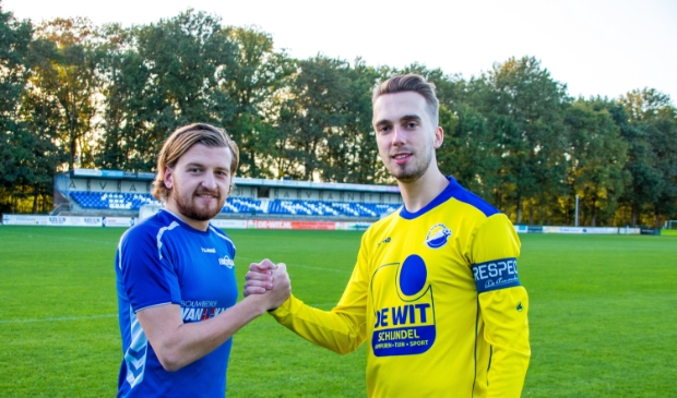<p>Renzo Brus van SV Avanti'31 en Thomas-Jan van Raaij van RKSV Schijndel zijn klaar voor de derby.</p>