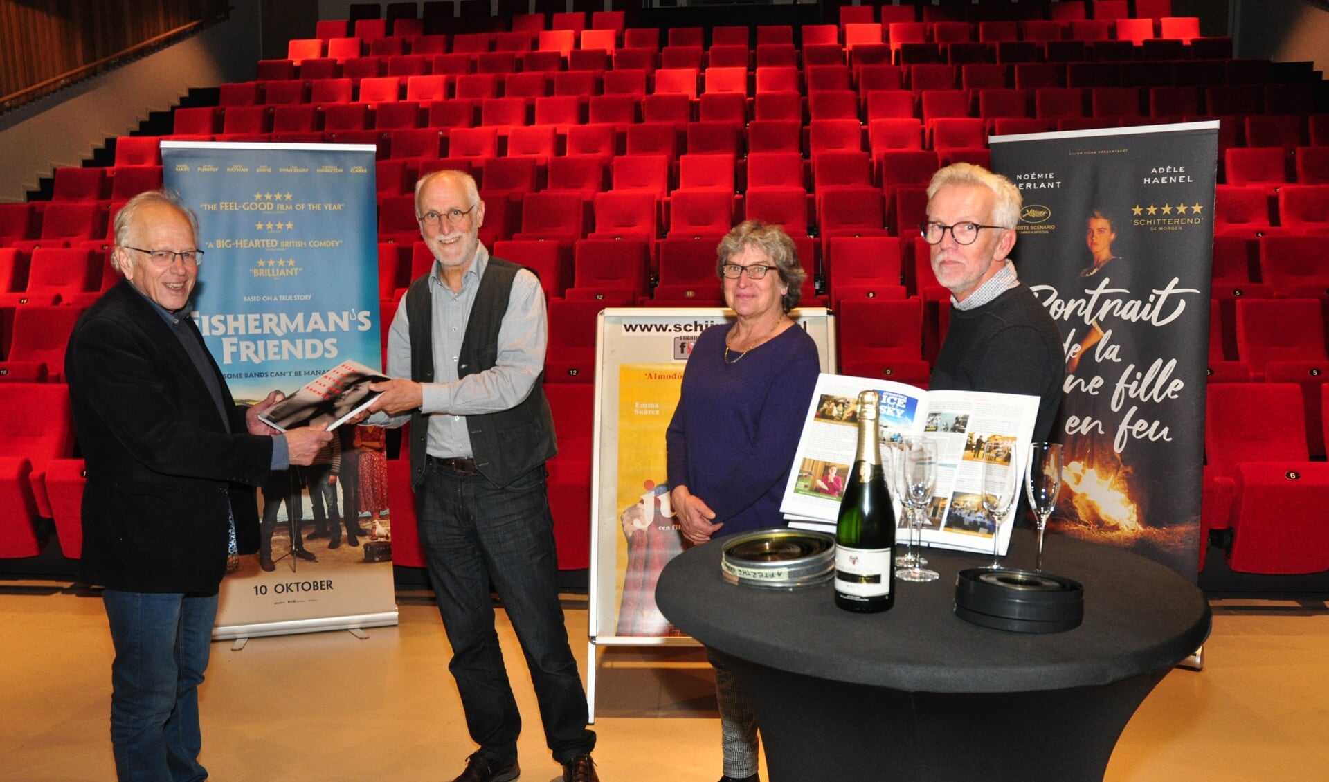 Vlnr: Gerard Buenen (KEG), Jac van Houten (auteur van het boek), Gerda Baeyens (redactie boek) en Marius de Greef (illustraties boek).
