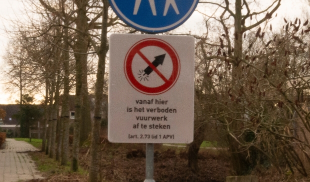 <p>Rondom de dierenparken hangen de verbodsborden al enige tijd.</p>