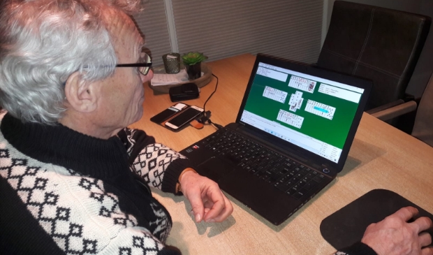 Rien speelt zelf ook vaak online bridge.