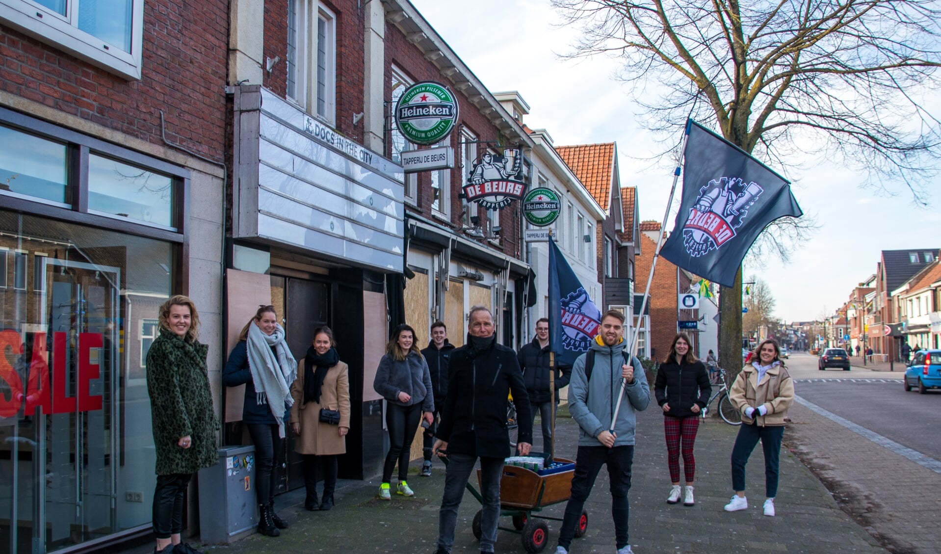 Het team van De Beurs voor de wandeling.