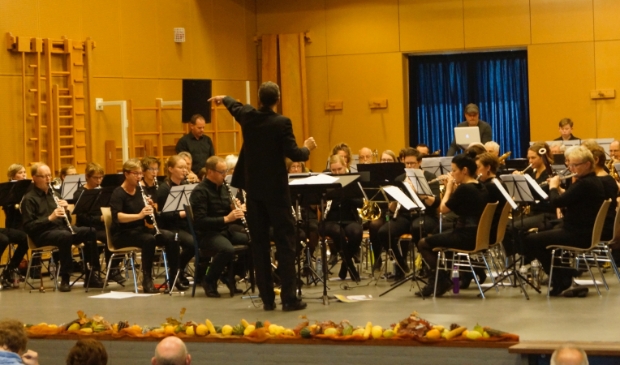 <p><strong>Koninklijke Harmonie St. Cecilia tijdens een eerder optreden. Foto: Pascal van Oers.</strong></p>