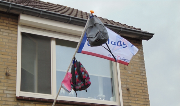 <p>De vlag kan uit!</p>