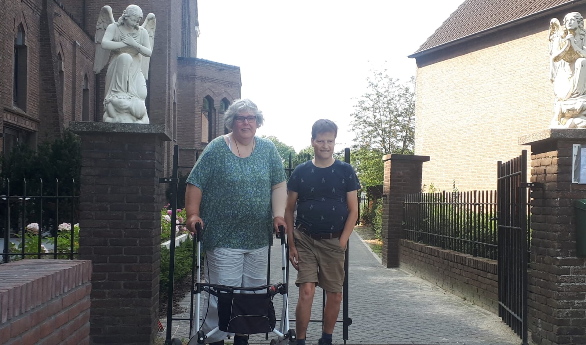 Het wonen in de Boschwegse kerk bevalt Petra (l) en Bas (r). 