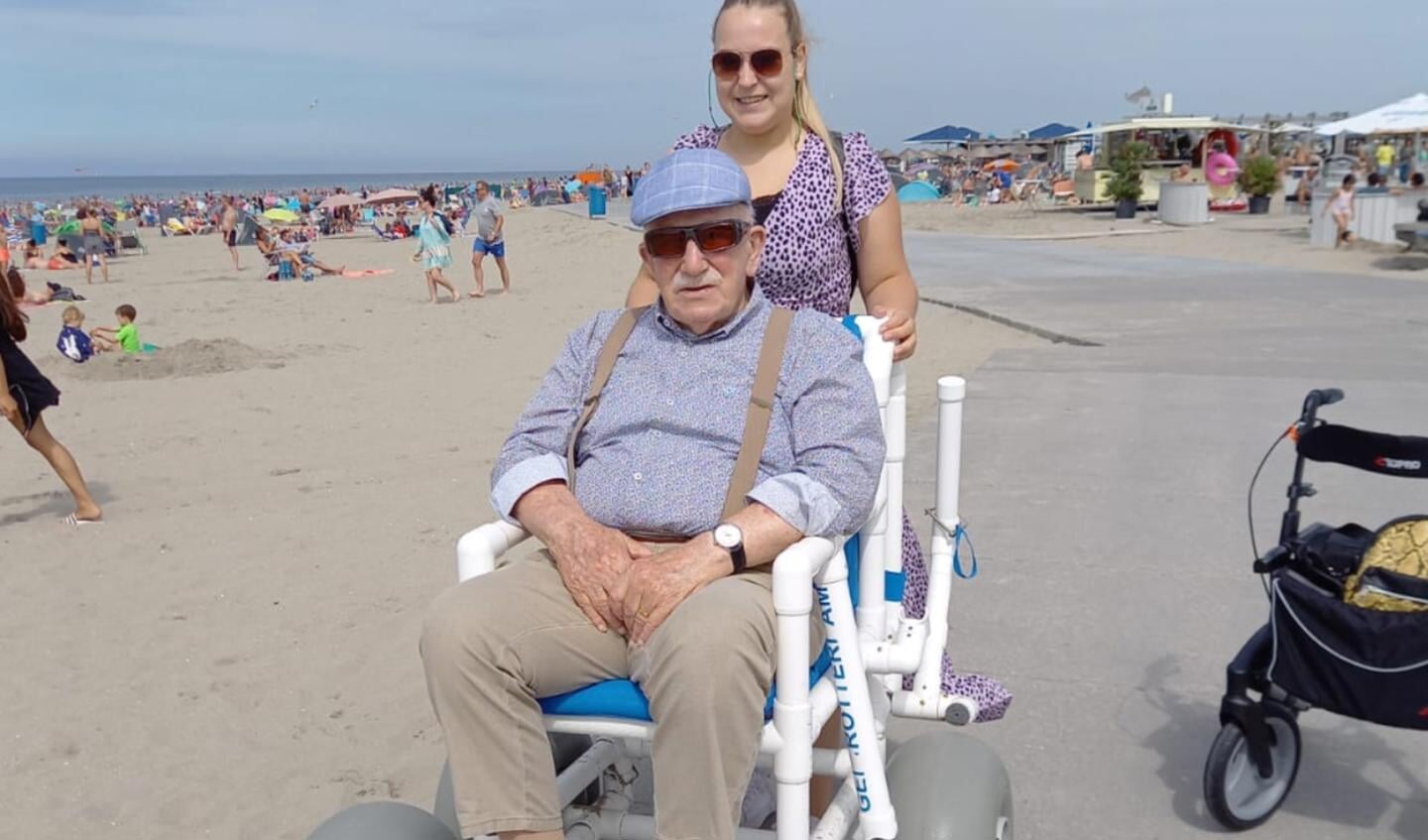 Als 87 jarige kun je toch nog genieten op het strand van Hoek van Holland