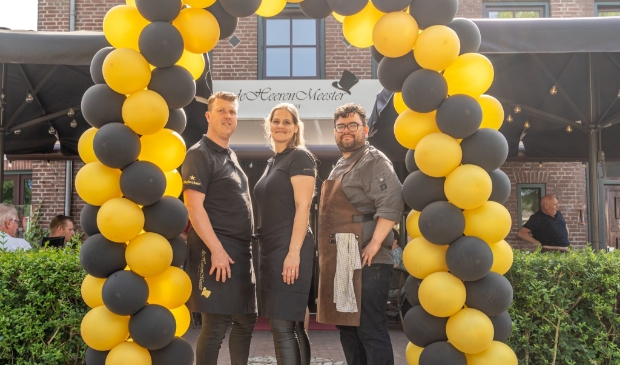 <p>Ton van Uden, Linda van Uden en Robert van de ven. De nieuwe eigenaren van De HeerenMeester.</p>