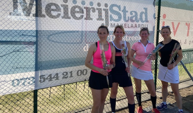 <p>v.l.n.r. Joanna v. Zutphen, Susan v. d. Aa, Liset vd Ven en Brigit Habraken </p>