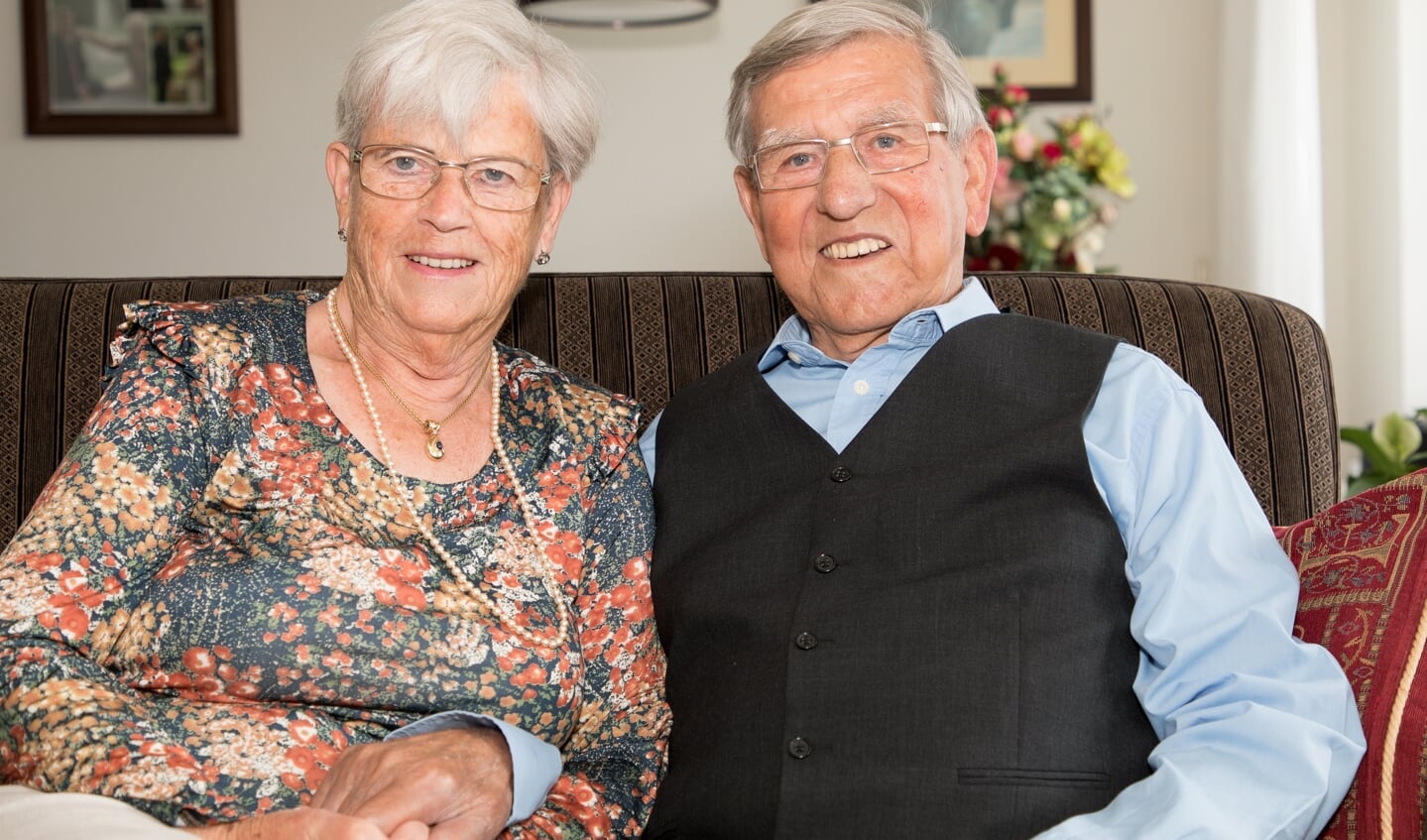 Ben en Riet Habraken-Van Baast hebben na zestig jaar nog altijd alles voor elkaar over. Foto: Wiek van Lieshout