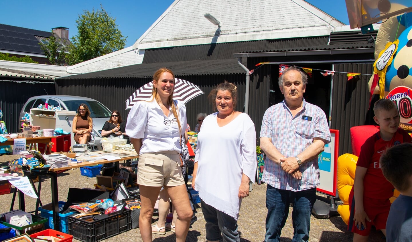 Angelique de Rouw (l) en Karin Flisijn (m). Foto: Bas Ulehake.