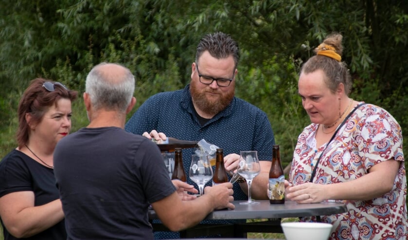 Biergondisch dineren op het hopveld in Schijndel
