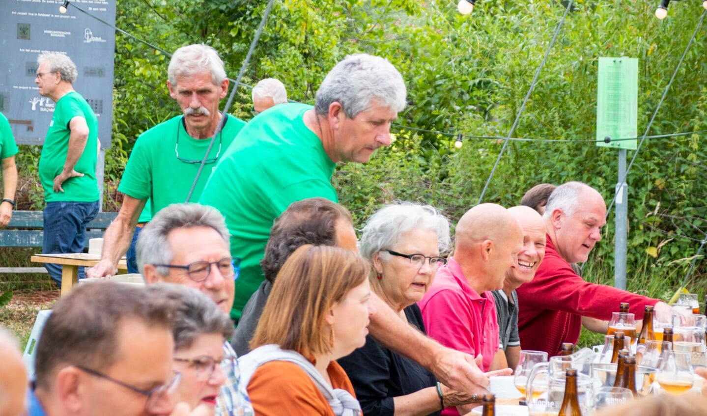 Biergondisch dineren op het hopveld in Schijndel
