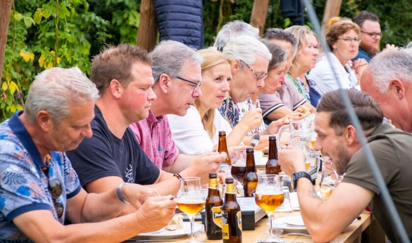 Biergondisch dineren op het hopveld in Schijndel