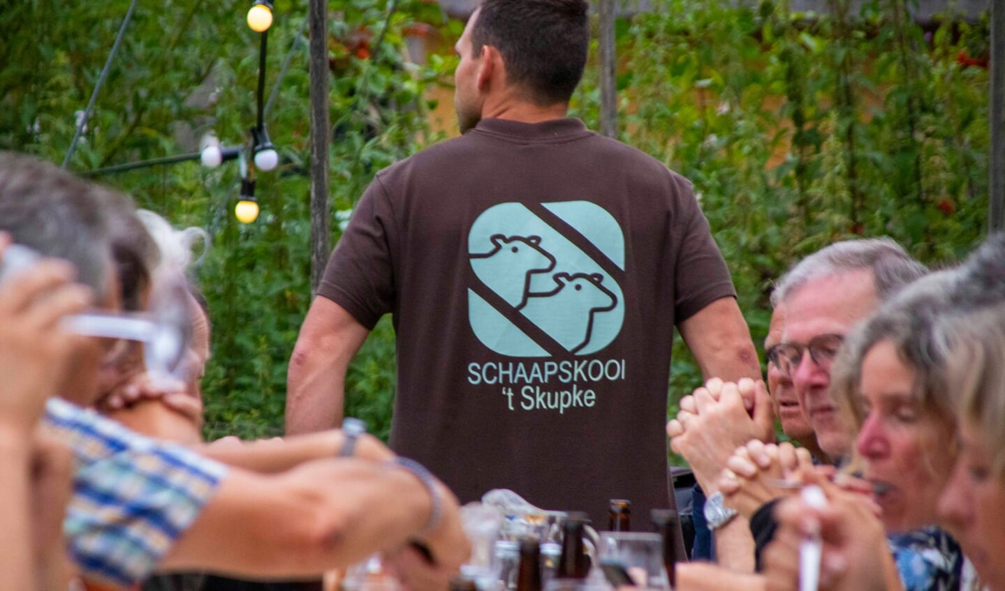 Biergondisch dineren op het hopveld in Schijndel