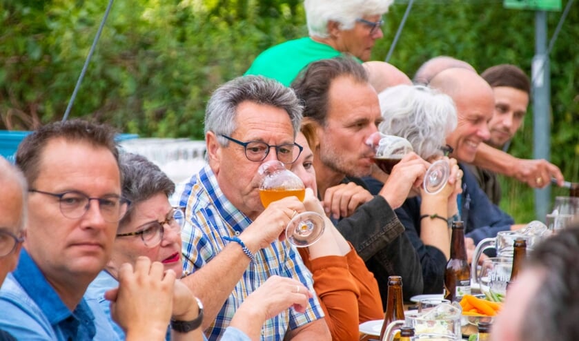 Biergondisch dineren op het hopveld in Schijndel