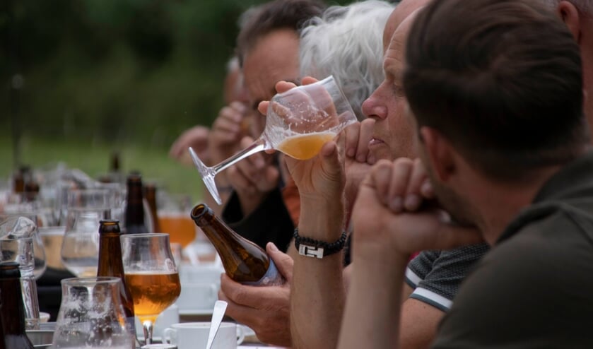 Biergondisch dineren op het hopveld in Schijndel