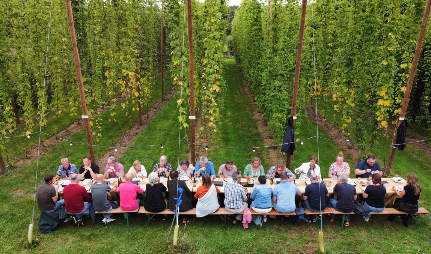 Biergondisch dineren op het hopveld in Schijndel
