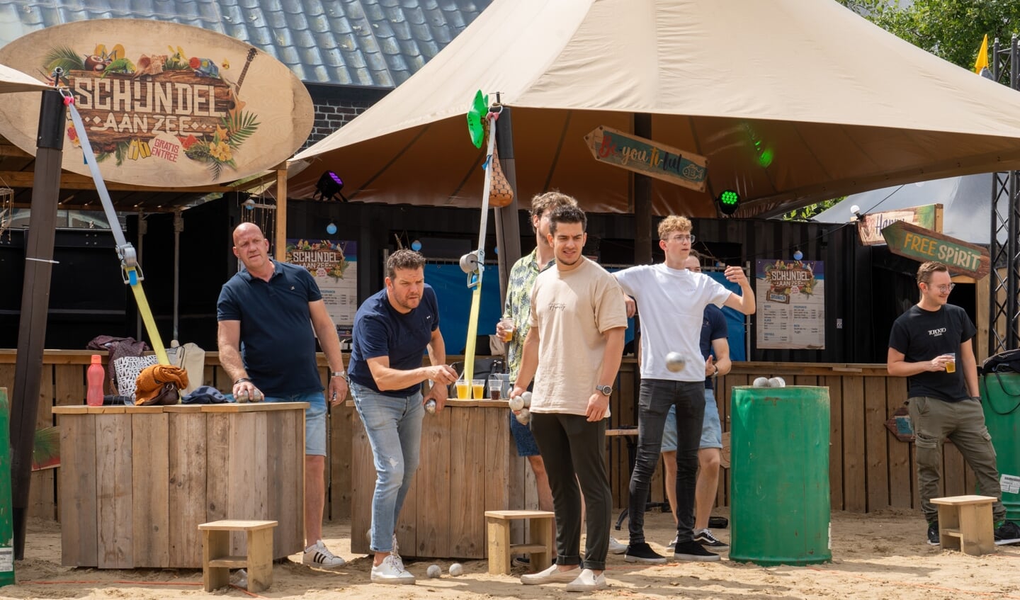 Schijndelse horeca speel jeu de boules bij Schijndel aan zee