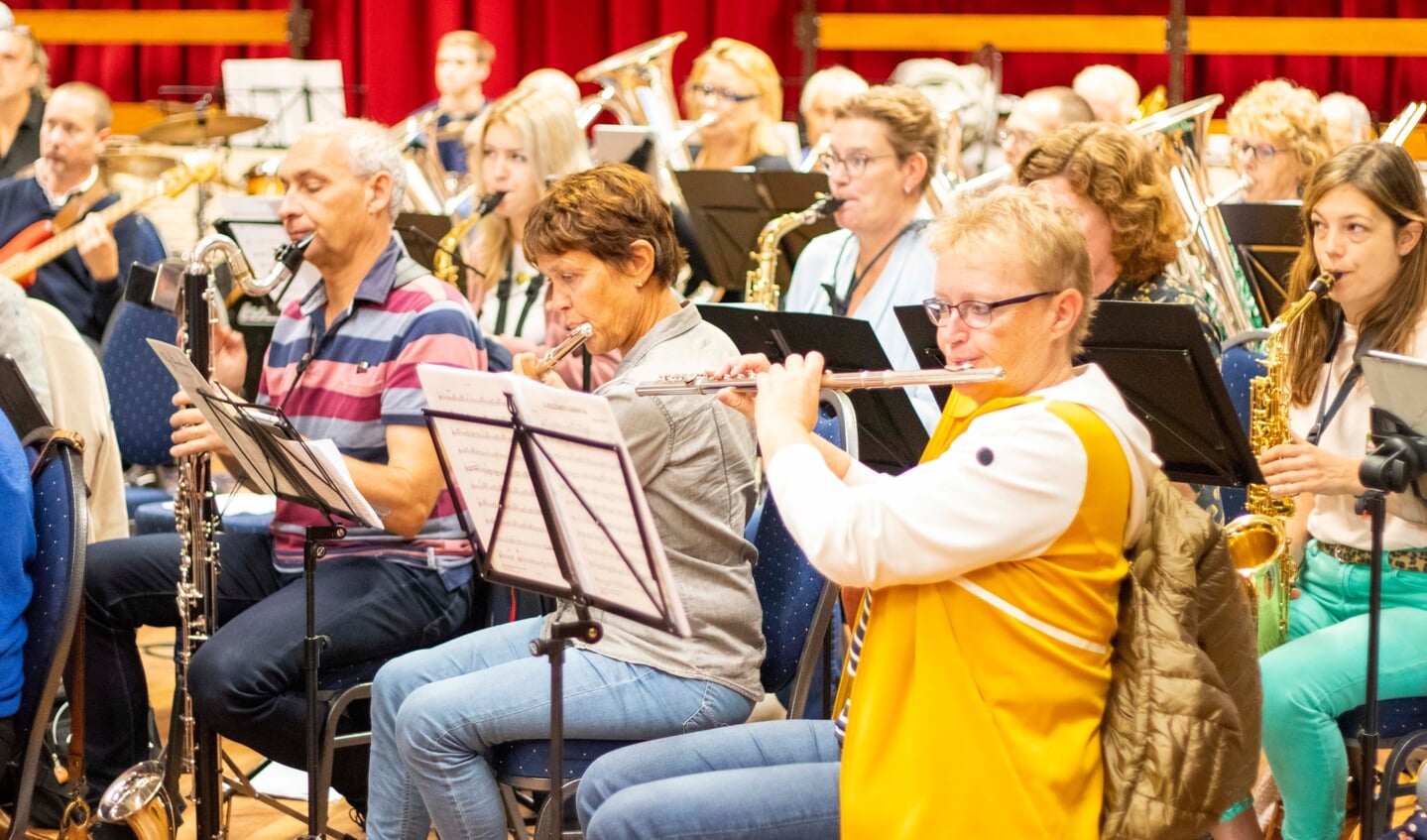 Harmonie St. Cecilia oefent voor het Promconcert.