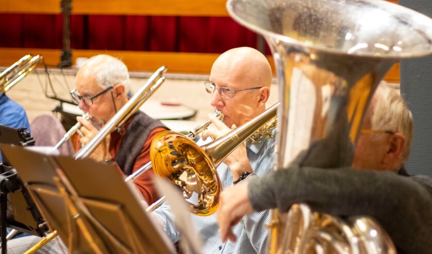 Harmonie St. Cecilia oefent voor het Promconcert.