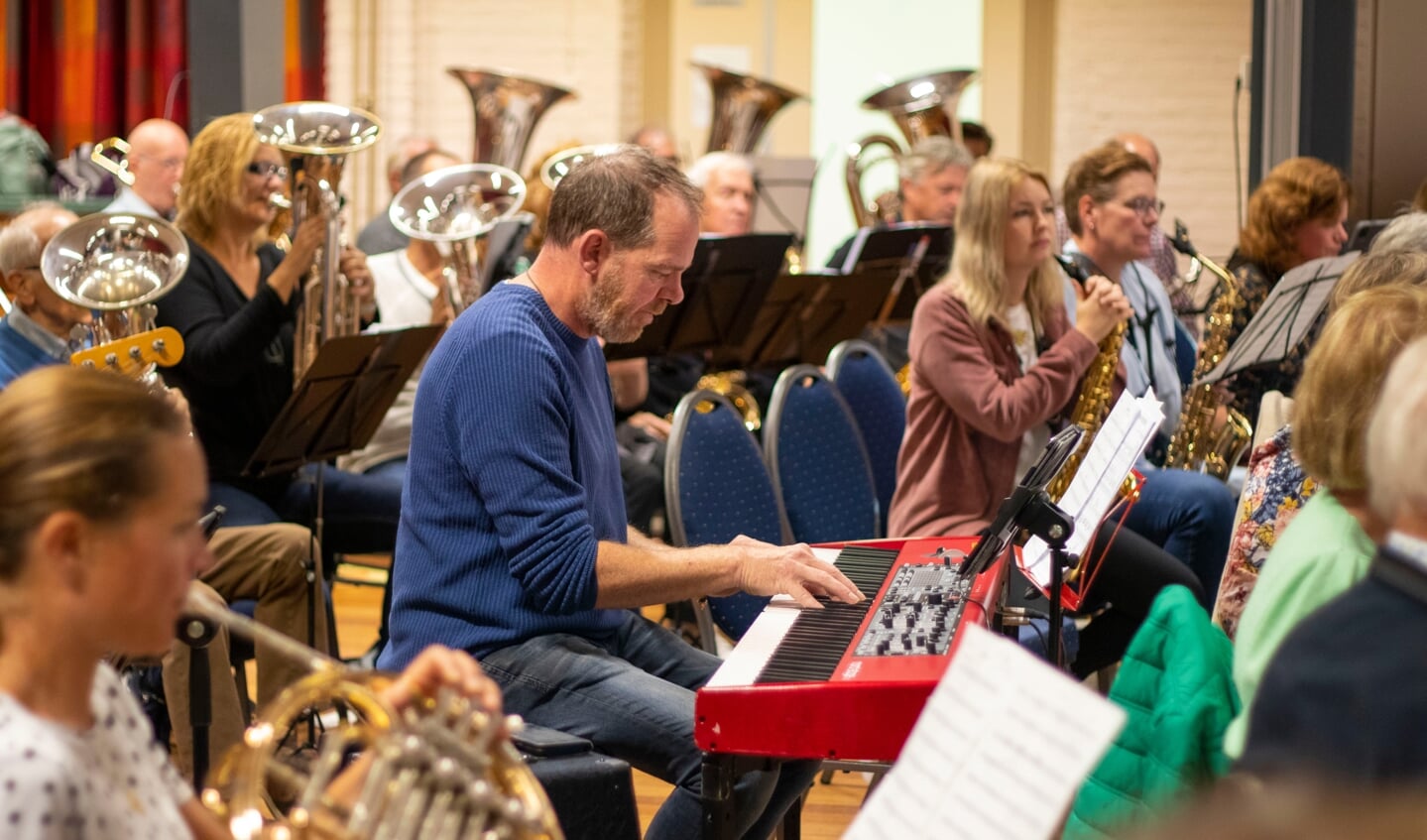 Harmonie St. Cecilia oefent voor het Promconcert.